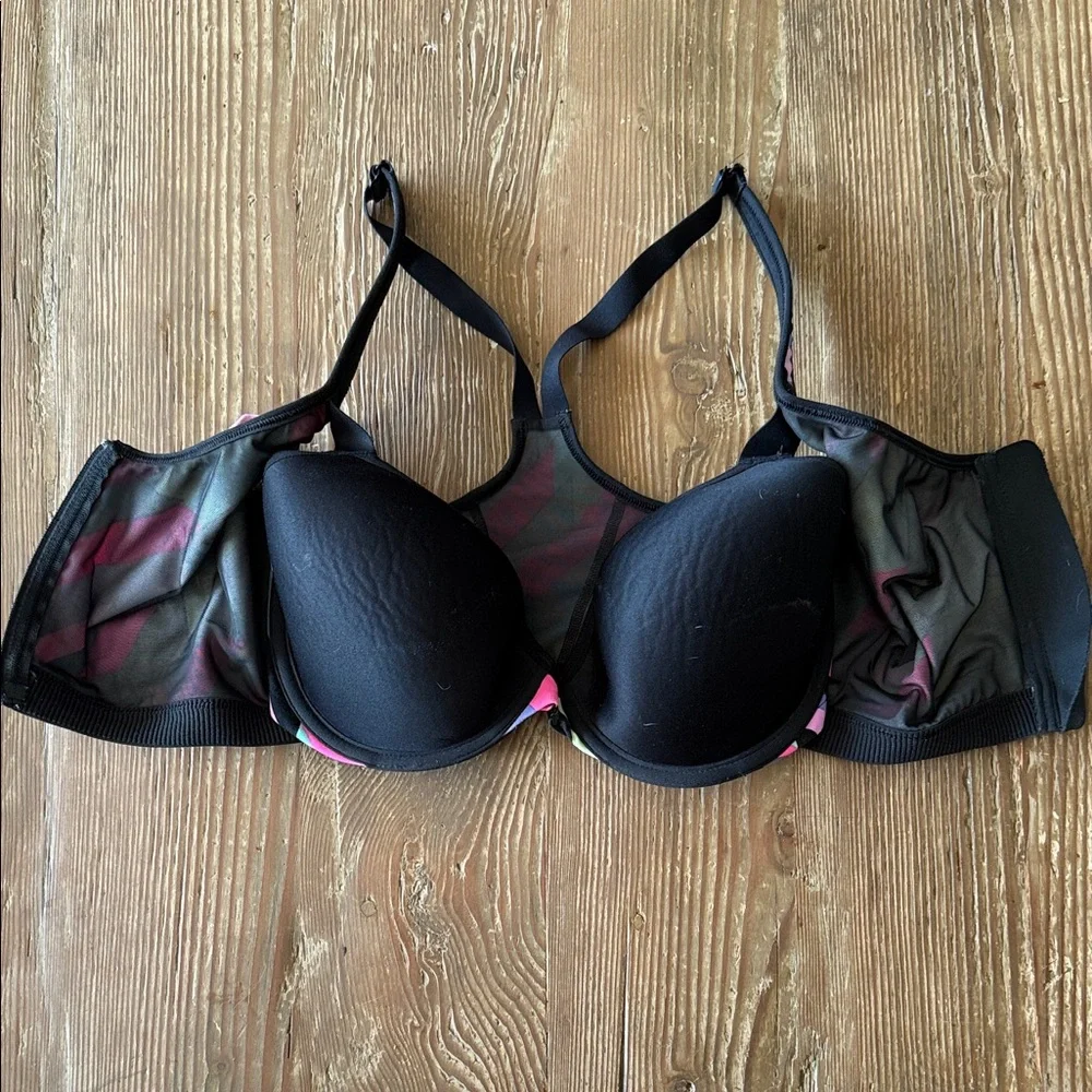 VSX Victoria Secret Multicolor knockout front close Geometric Sports Bra